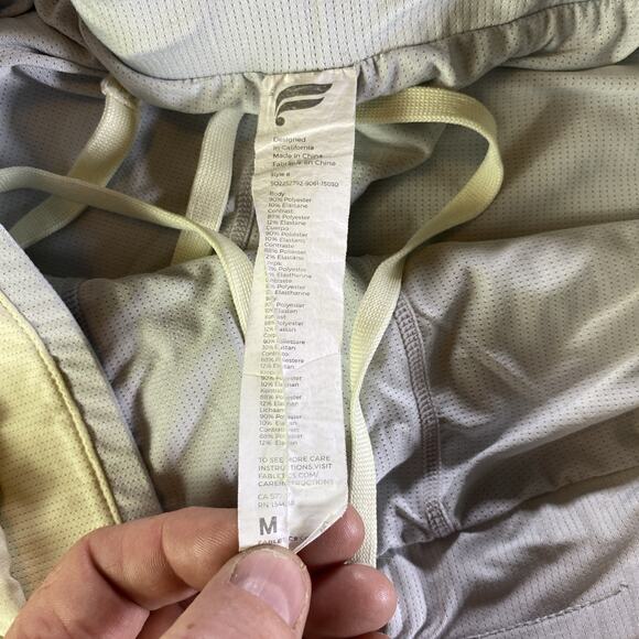 Men’s Fabletics Athletic Shorts Medium Off-White Lined 5’’Inseam Fundamental - Picture 3 of 9